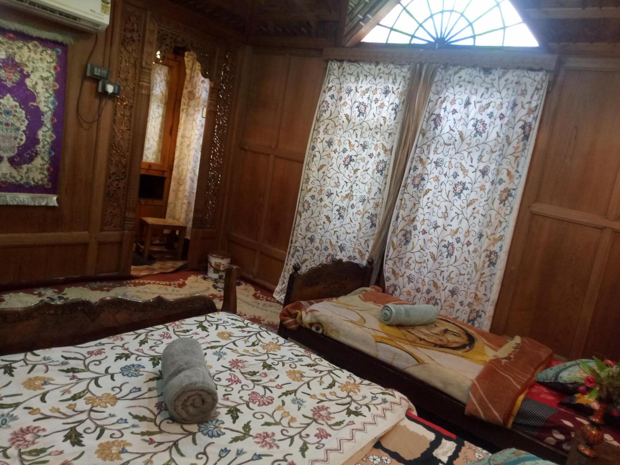 Bed and Breakfast House Boat New Manora Srīnagar Zewnętrze zdjęcie